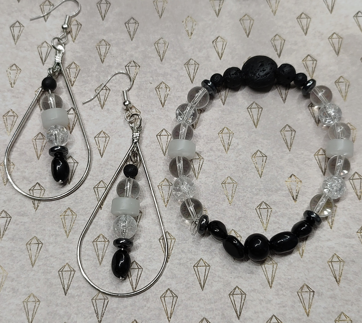 Basic black earrings and bracelet set